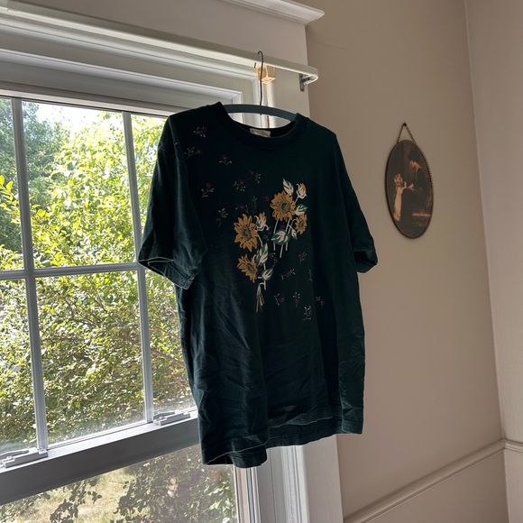 90s Graphic Tee - Picture 2 of 5